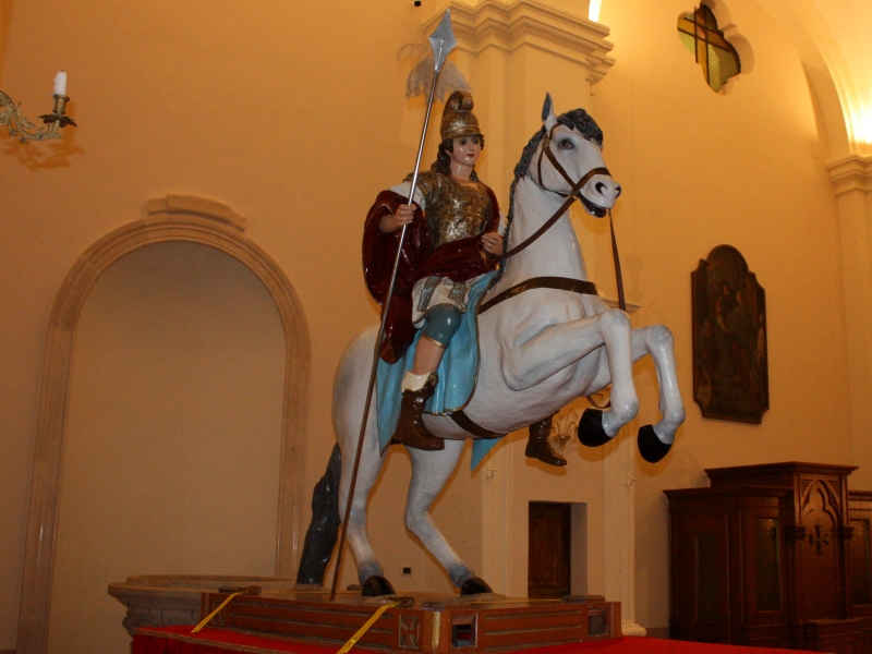 Duomo di Brindisi. Statua equestre di san Teodoro d'Amasea