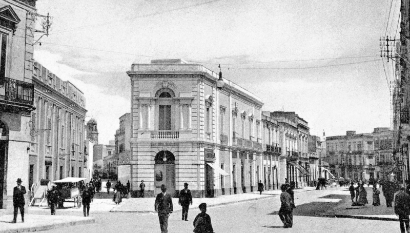 Corso Umberto e Palazzo Titi nel 1916