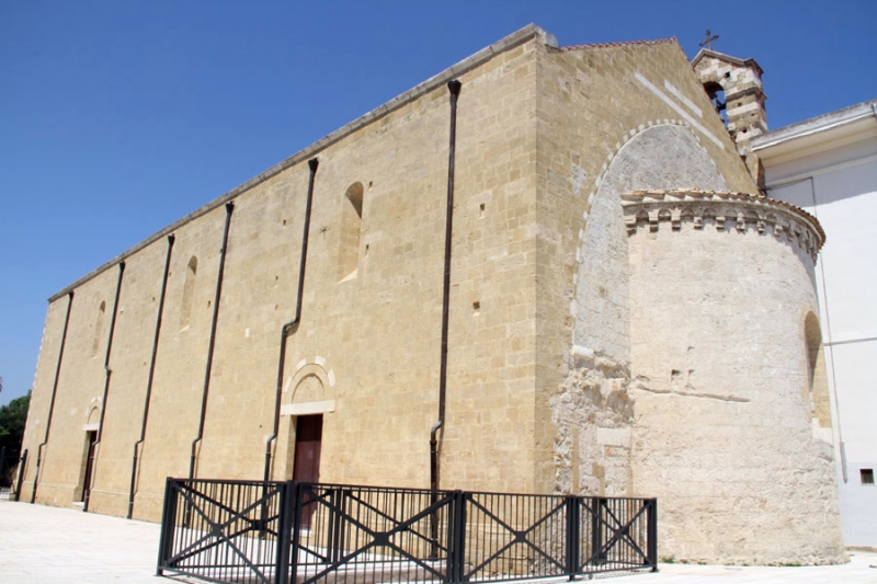 Brindisi. Chiesa del Cristo dei Domenicani. Lato a sud e abside