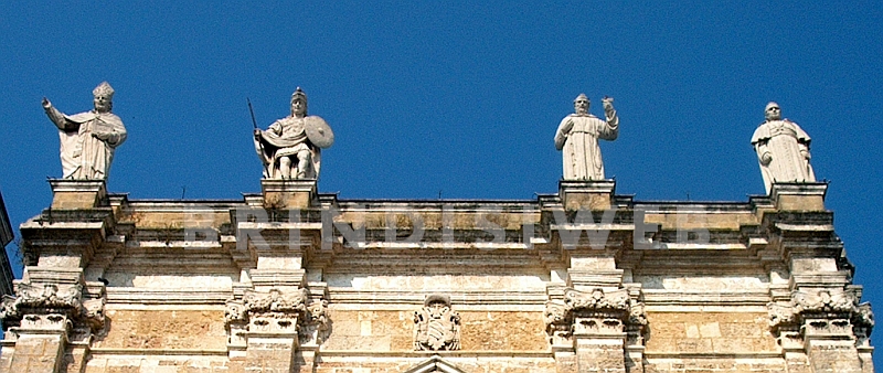 Le statue modellate da Alessandro Fiordegiglio rimosse nel 2007