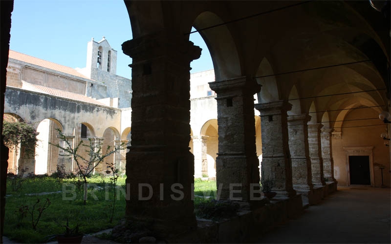 Brindisi. Chiesa di Santa Maria del Casale. Chiostro del convento