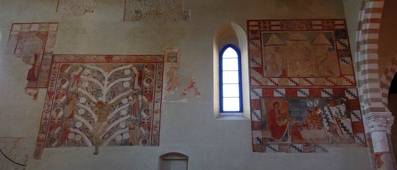 Brindisi. Chiesa di Santa Maria del Casale. Affreschi sulla parete nord