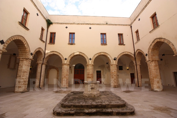 Il chiostro del complesso conventuale di san Paolo Eremita