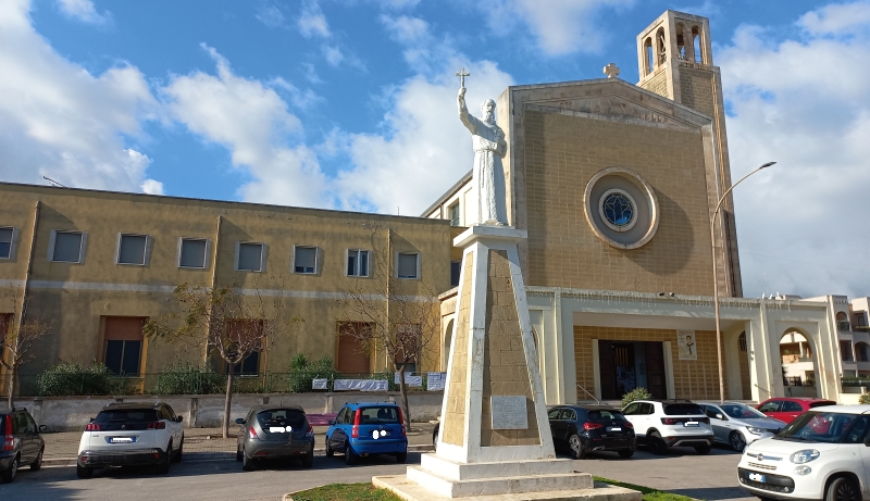 Brindisi. Chiesa Ave Maris Stella. Esterno