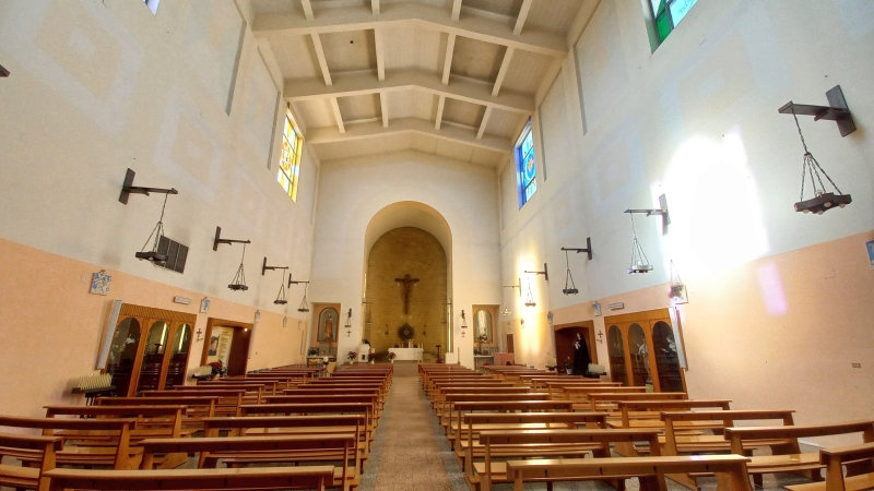 Brindisi. Chiesa Ave Maris Stella. Interno