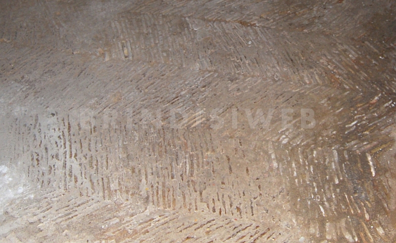 Brindisi, via Montenegro. Particolare del pavimento in opus spicatum del complesso edilizio