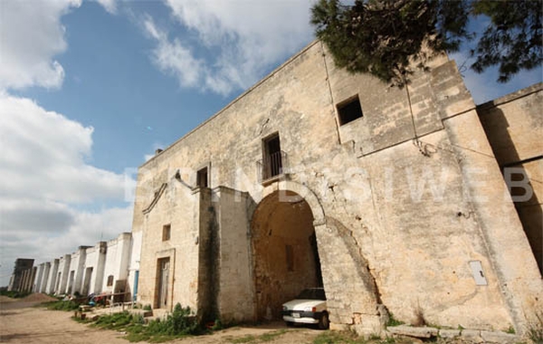 Masseria Mascava. La chiesetta rurale tra i fabbricati