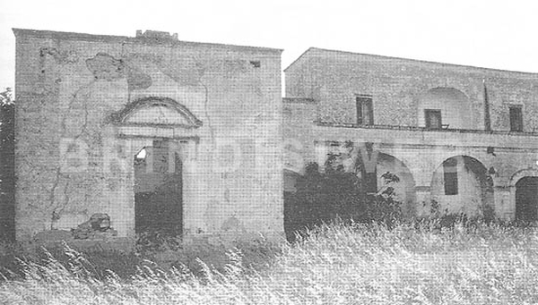 Masseria Albanesi. Prospetto principale e cappella rurale - ph. Angelo De Castro(1)