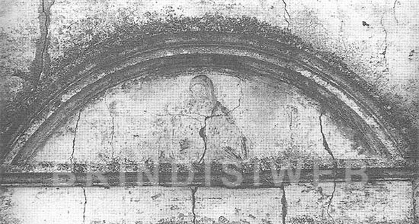 Masseria Albanesi. La Vergine Maria dipinta sulla lunetta della cappella rurale - ph. Angelo De Castro(1)