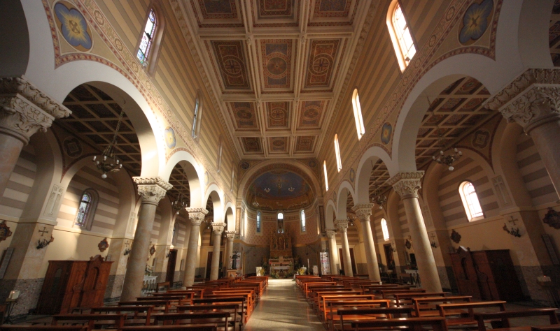 Brindisi. Chiesa del Sacro Cuore di Gesù - Salesiani. Interno