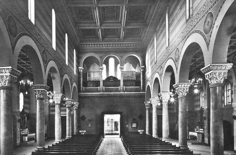 Brindisi. Chiesa del Sacro Cuore di Gesù - Salesiani. Immagine d'epoca dell'interno