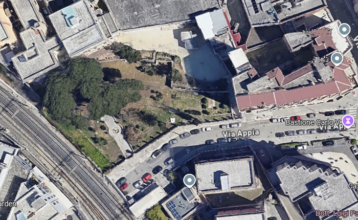 Brindisi. Veduta aerea dei giardini dell'ex asilo "Principessa di Piemonte" accanto alla ferrovia