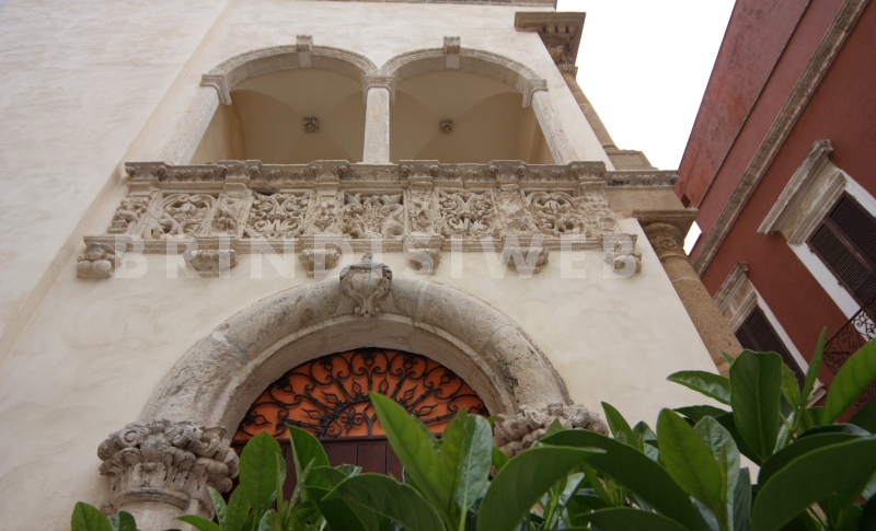 Brindisi. Palazzo De Marzo. Portale e loggia