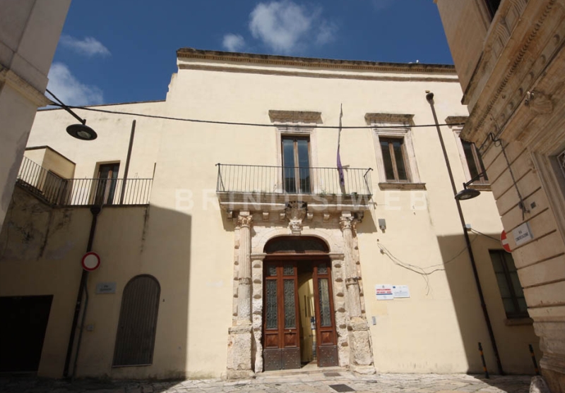 Brindisi. Guerrieri. Esterno