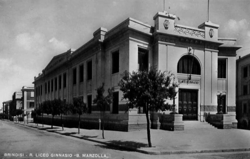 Brindisi. Il Liceo Ginnasio prima dell'elevazione del terzo piano