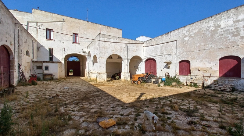 Brindisi. Masseria Masina. Corte interna