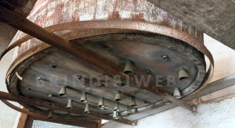 Brindisi. Masseria Masina. Dettaglio degli ugelli in bronzo delle vasche di filtrazione del mosto