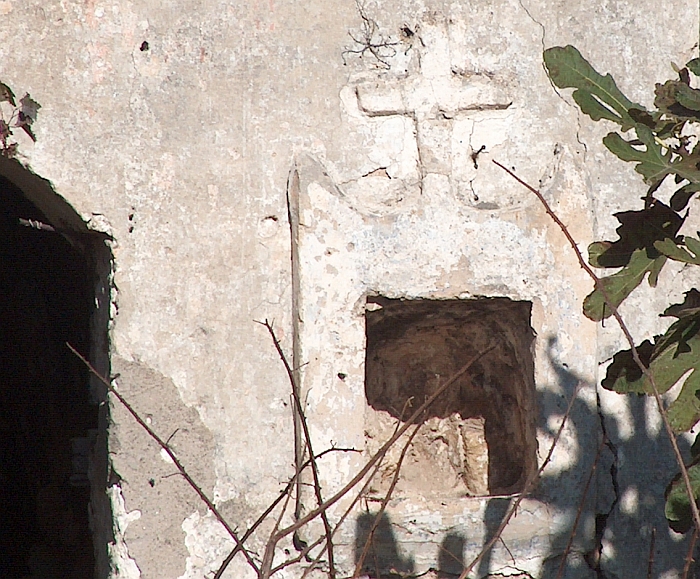 Brindisi. La Torre di Migliori. Particolare dell'edicola votiva - ph. Giovanni Membola 2006