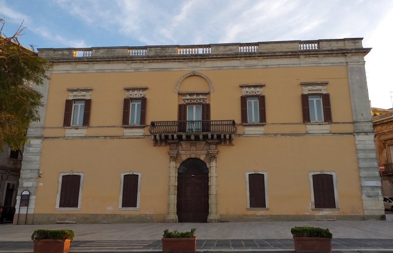 Brindisi. Palazzo Montenegro. Esterno