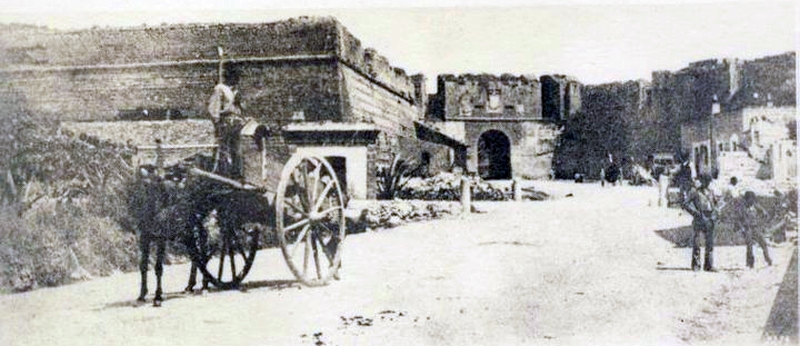 Brindisi. Le cortine di Porta Lecce nel 1903