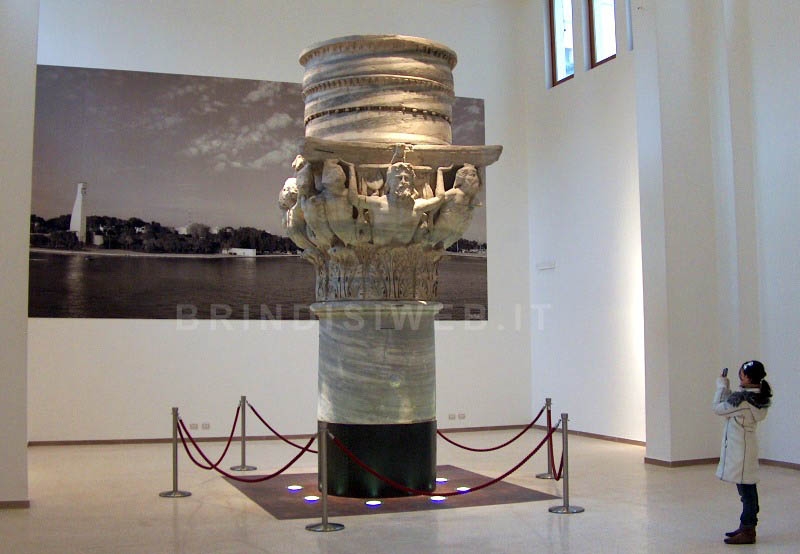 Brindisi. Palazzo Granafei Nervegna. Sala della Colonna