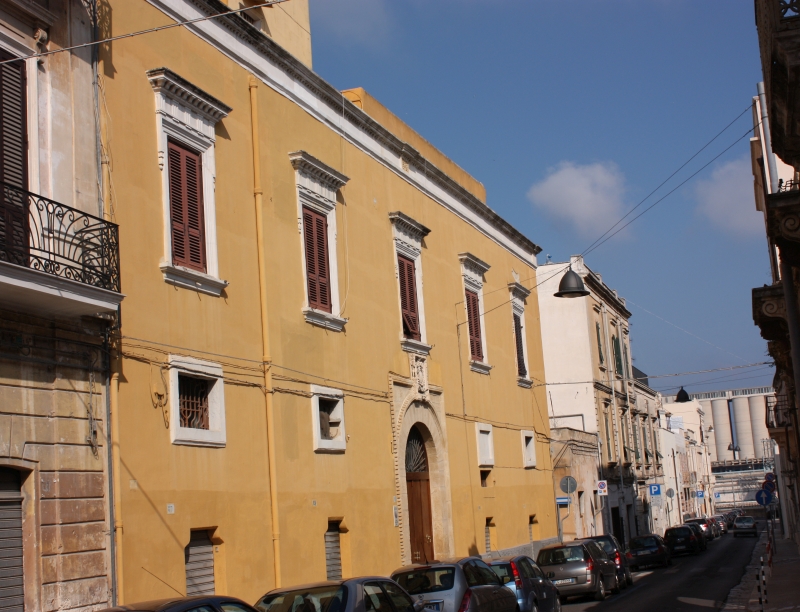 Brindisi. Rollo, esterno