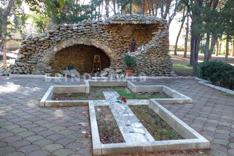Brindisi. Ex Il sanatorio Cesare Braico, la grotta della Madonna di Lourde - ph. G. Membola 2020