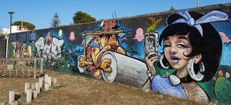 Brindisi. Frazione di Tuturano, Parco della Gioia, i murales di Mr. Wany sui muri perimetrali
