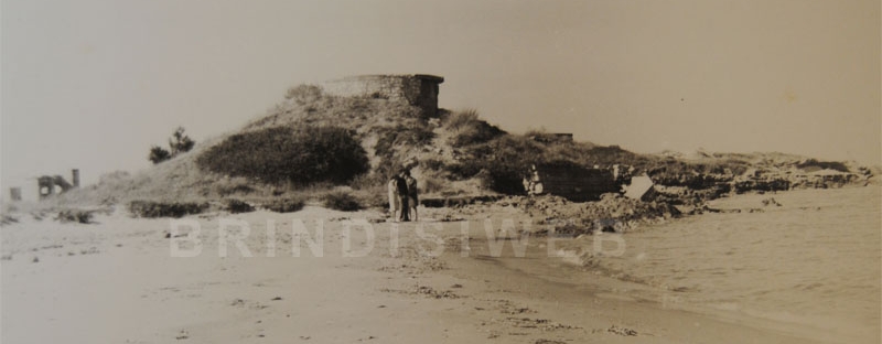 Punta Cavallo. Si possono notare in basso i resti della vecchia torre, in alto postazione costiera risalente alla 1a Guerra Mondiale - ph. BAD, Fototeca Briamo
