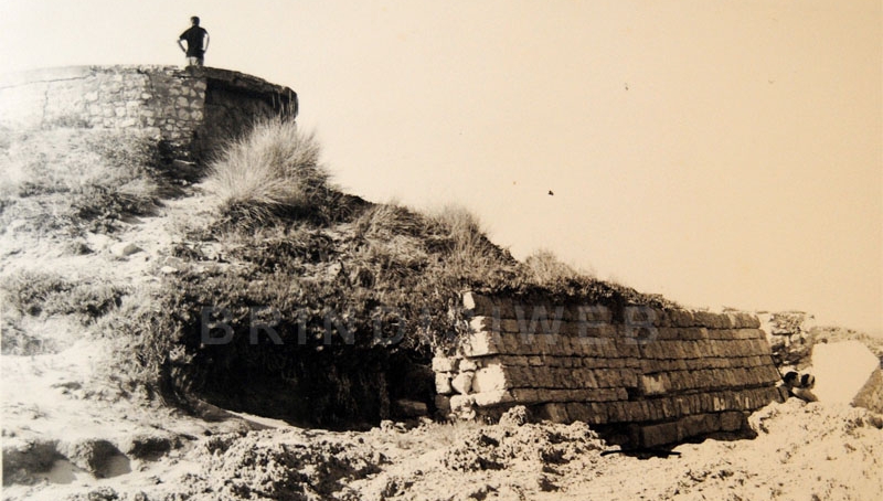Sui resti della Torre Cavallo una postazione costiera della 1^ Guerra Mondiale, 1966  - BAD, Fototeca Briamo