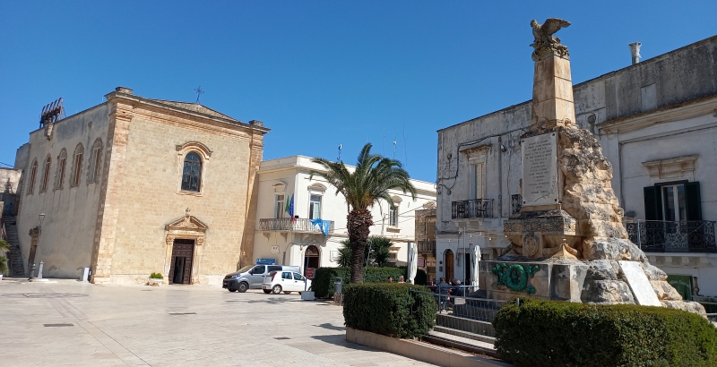 Carovigno. Chiesa del Carmine nella piazza principale