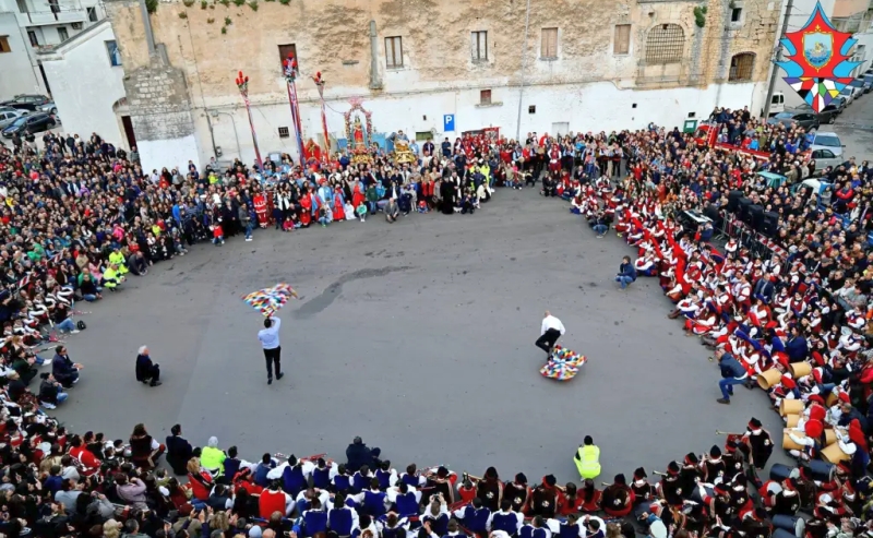 Carovigno. La battitura della Nzegna - da nzegna.it