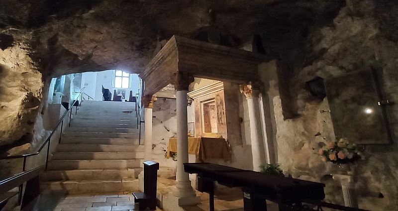 Carovigno. Santuario della Madonna del Belvedere. Grotta superiore