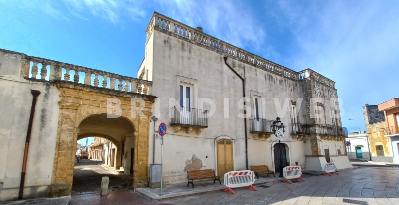 Cellino San Marco. Palazzo Baronale