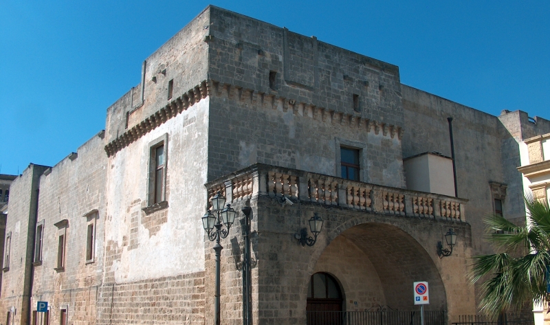 Latiano, Palazzo Imperiali, l’originale struttura cinquecentesca della torre su via Spinelli