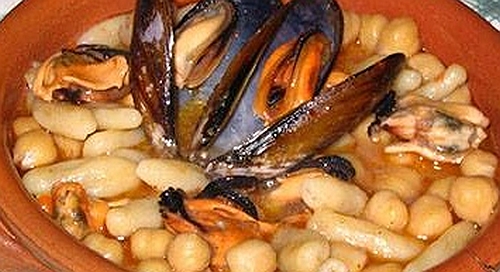Cavatelli, ceci e frutti di mare