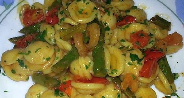 Orecchiette asparagi e gamberetti - ph. scarpettafriends.blogspot.com
