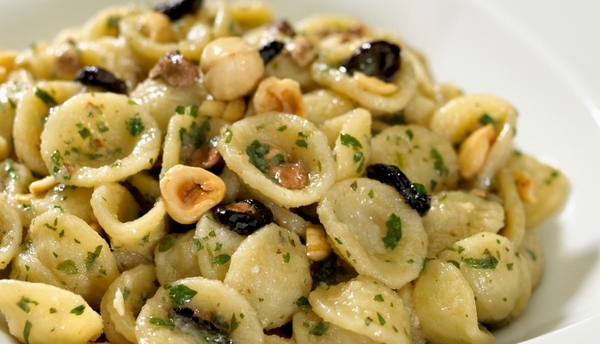 Orecchiette ceci e verdure - ph gingerandtomato.com