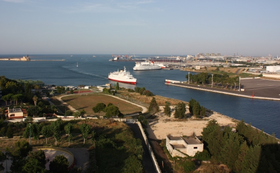 Brindisi, il canale di ingresso al porto interno, detto Canale Pigonati