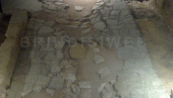 Area Archeologica di San Pietro degli Schiavoni. Strada basolata (cardine) di epoca romana