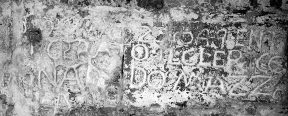 Brindisi. Castello Svevo. Iscrizioni incise sulle pareti della torre della ferrata datata 1649 a firma di Donato Domazza(1)