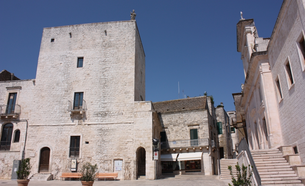 Cisternino. Torre Civica risalente all'epoca normanno-sveva (XI - XII secolo)