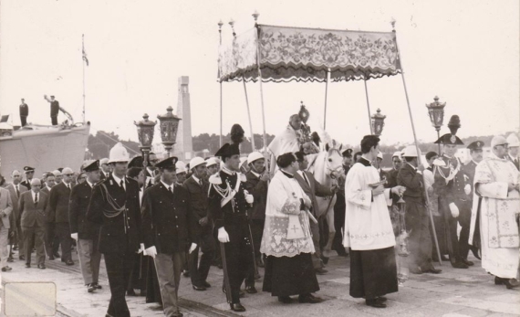 Mons. Orazio Semeraro durante il Corpus Domini del 1970