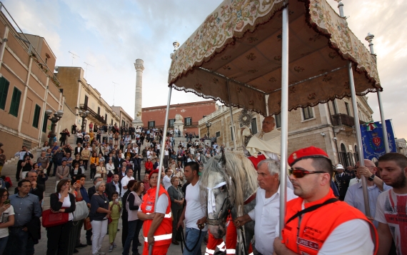 Mons. Rocco Caliandro durante il Corpus Domini del 2016