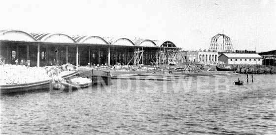 L´Idroscalo civile dell´Aereo Espresso Italiana a Brindisi - 1927