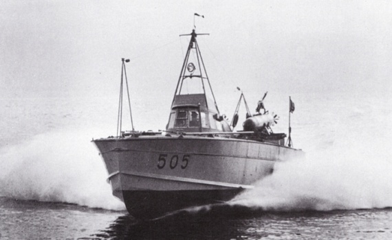 MAS 505 in navigazione ad alta velocità tipo velocissimo classe "500" 1ma serie (Fonte Ufficio Storico Marina Militare)