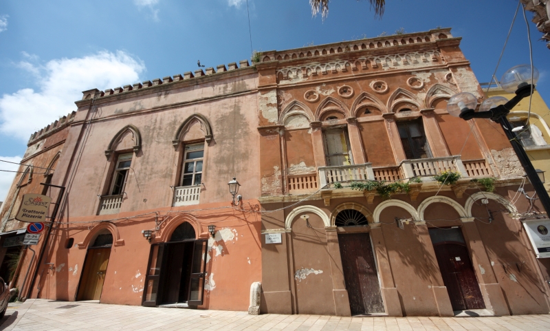 Brindisi. Palazzo Dionisi sulla piazza intitolata a Engelberto Dionisi