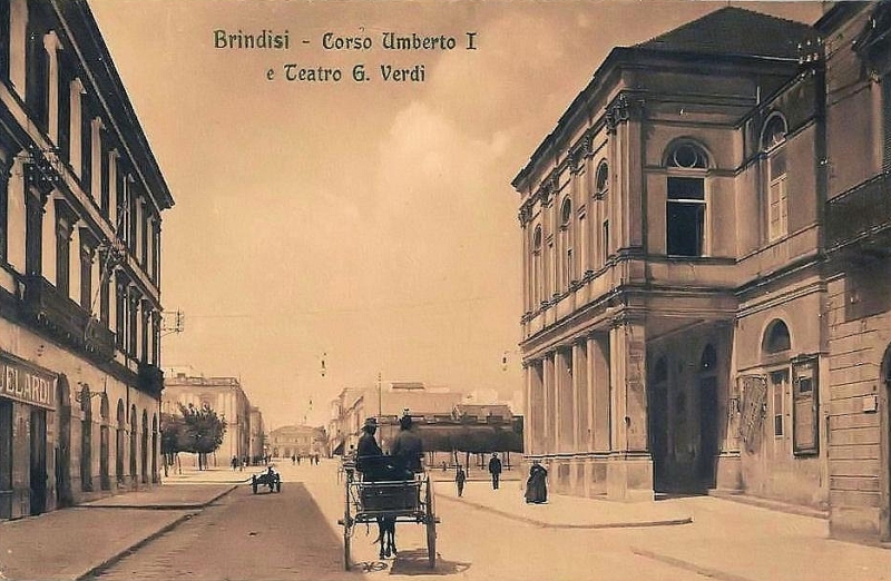 Teatro Verdi e Piazza Cairoli ai primi del 900