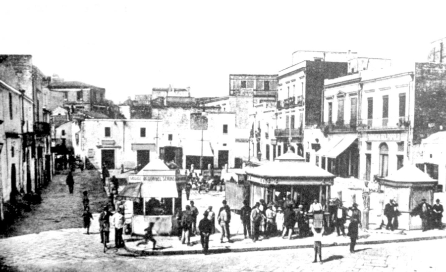 Piazza dei Commestibili (oggi Piazza della Vittoria)