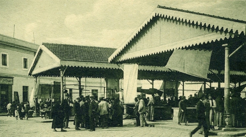 Il mercato coperto con i due padiglioni in stile Liberty